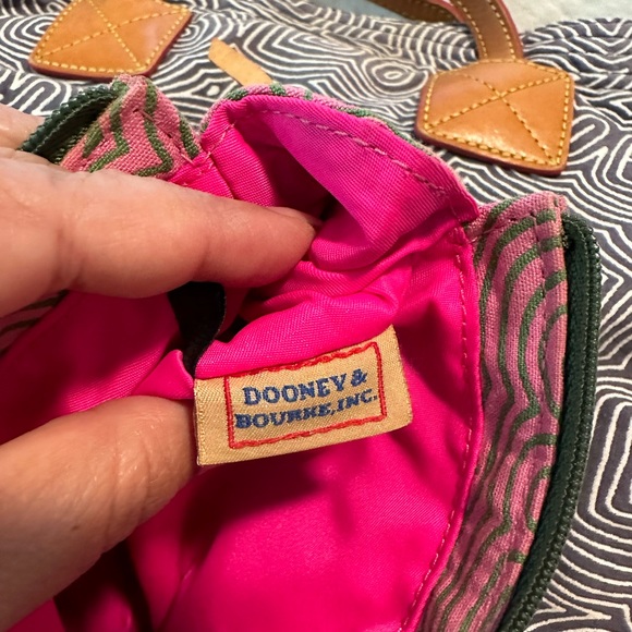 Dooney and Bourke scribble pattern tote with small bag included - Picture 3 of 15